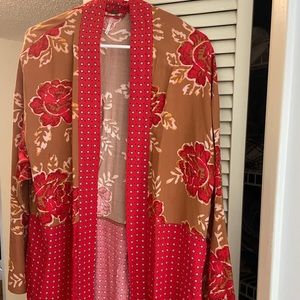 Beautiful light Kimono   w beautiful patterns